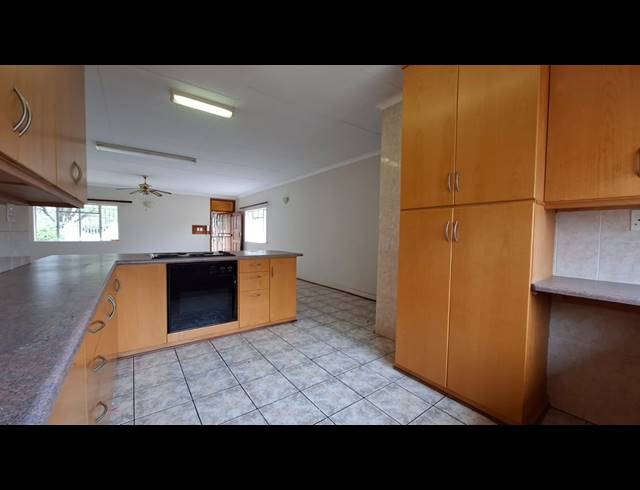 2 BEDROOM TOWNHOUSE TO LET IN IRENE PARK